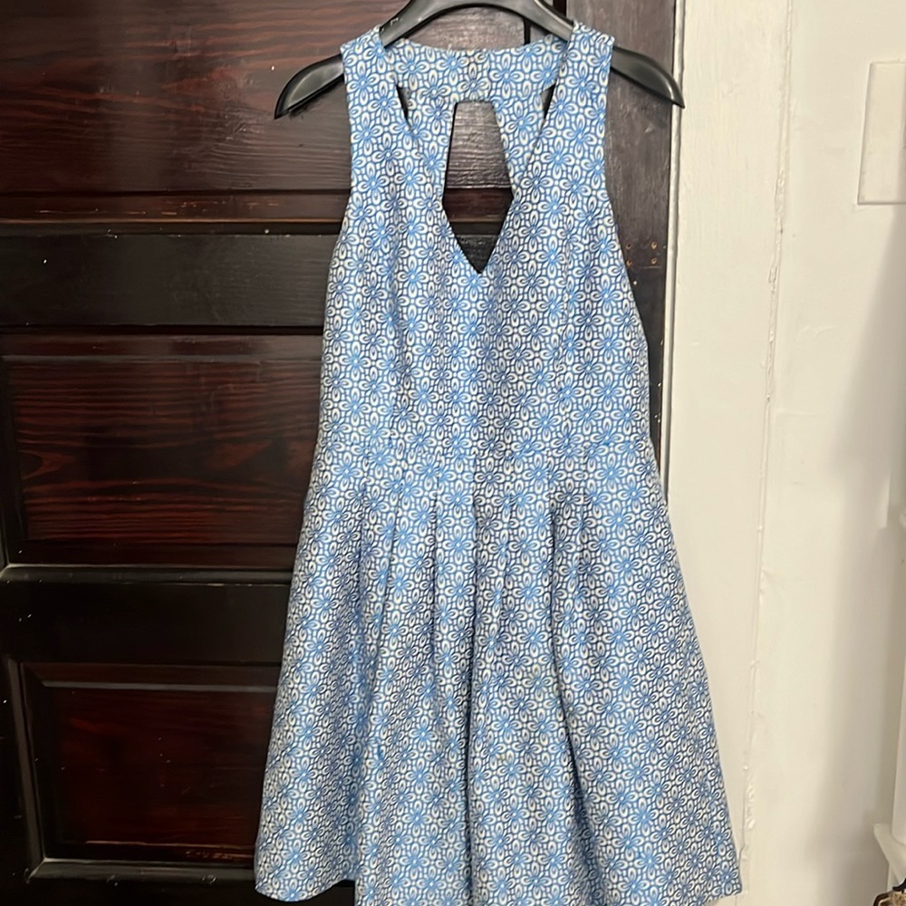 Very cute Banana Republic cocktail dress. Size 4. Lightly worn.
